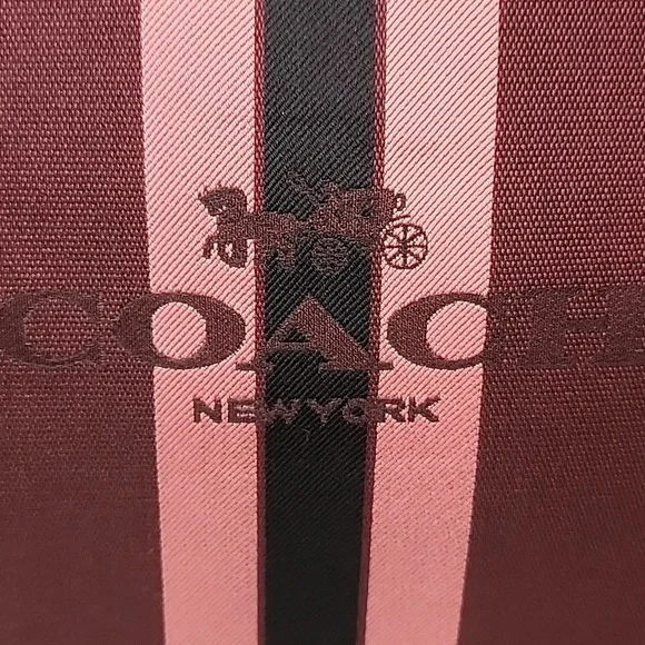 NWT Coach City Zip Tote Bag With Horse And Carriage - Picture 3 of 16